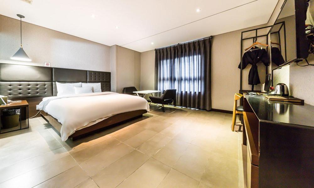 Yeongdeungpo Lifestyle F Hotel Сеул Экстерьер фото