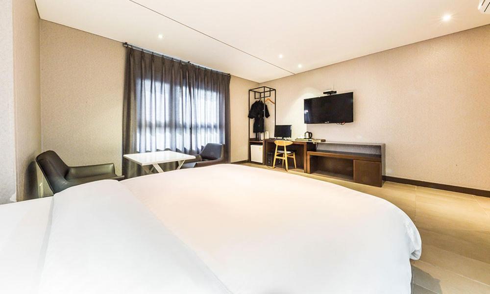 Yeongdeungpo Lifestyle F Hotel Сеул Экстерьер фото