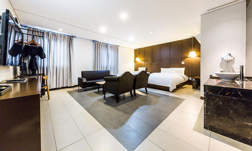 Yeongdeungpo Lifestyle F Hotel Сеул Экстерьер фото