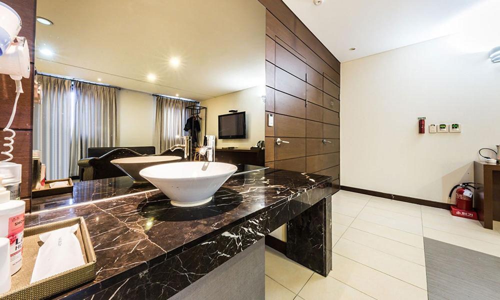 Yeongdeungpo Lifestyle F Hotel Сеул Экстерьер фото