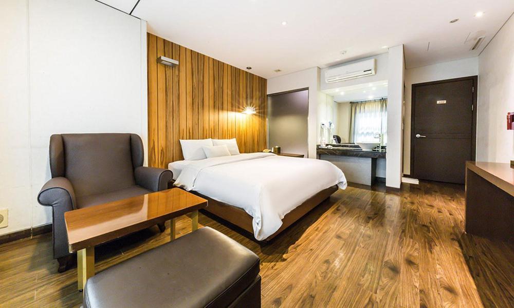Yeongdeungpo Lifestyle F Hotel Сеул Экстерьер фото