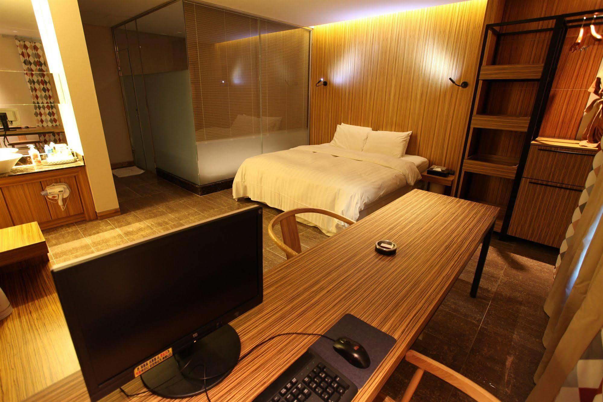 Yeongdeungpo Lifestyle F Hotel Сеул Экстерьер фото