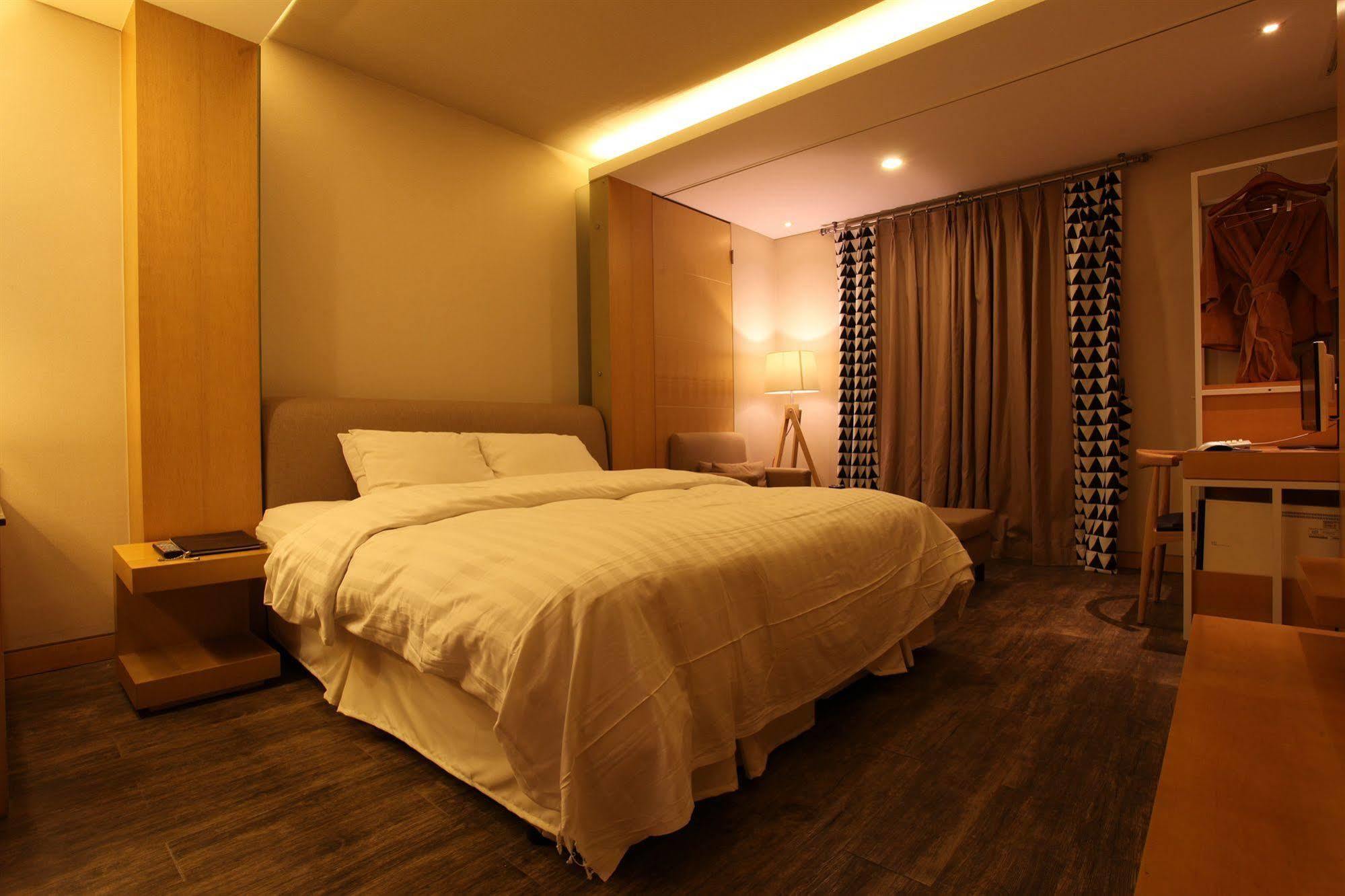 Yeongdeungpo Lifestyle F Hotel Сеул Экстерьер фото