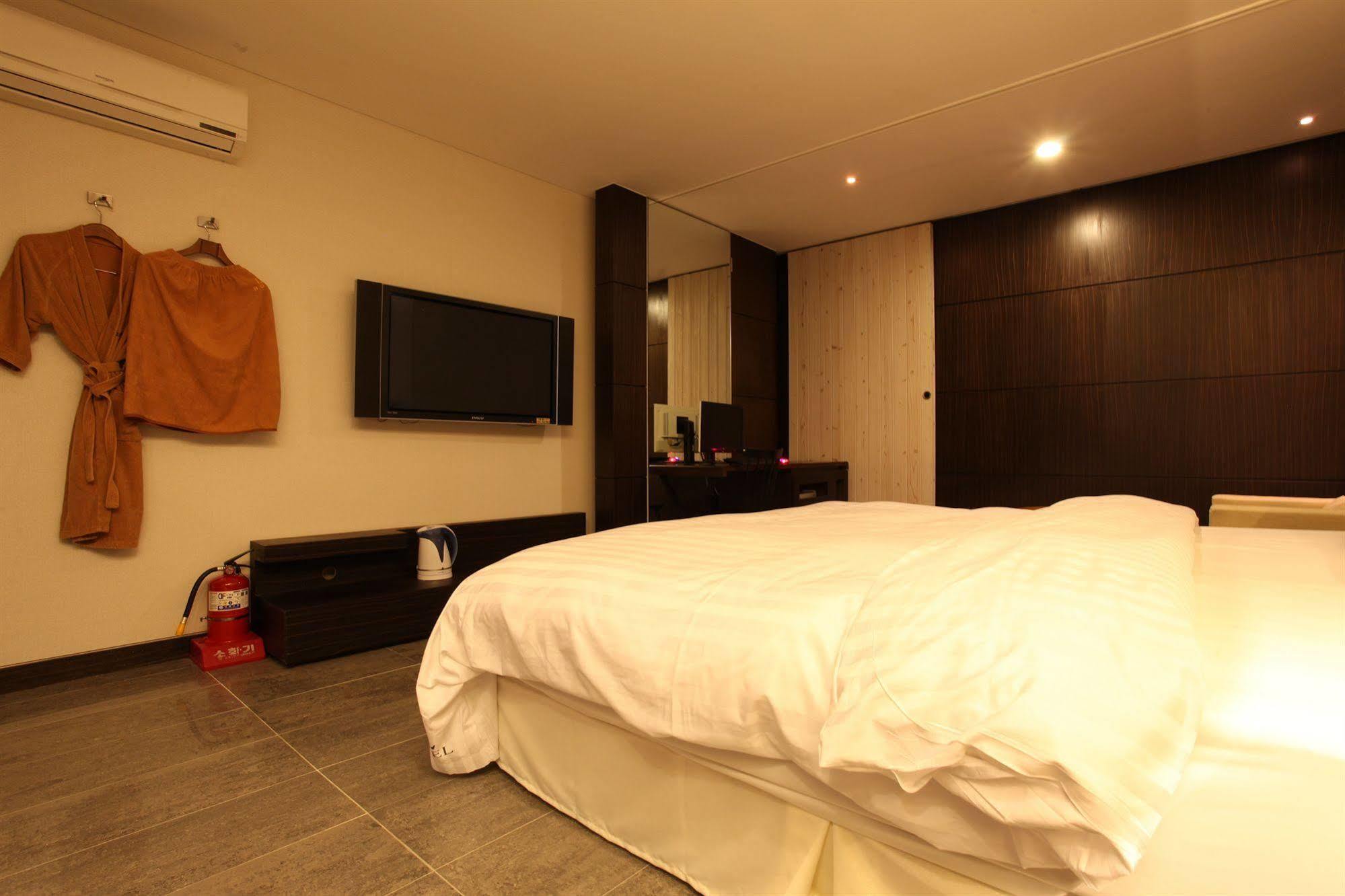 Yeongdeungpo Lifestyle F Hotel Сеул Экстерьер фото