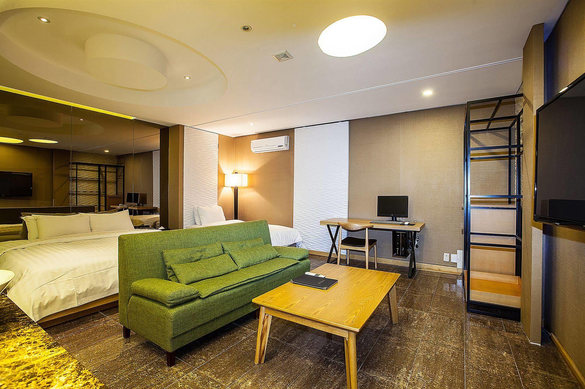 Yeongdeungpo Lifestyle F Hotel Сеул Экстерьер фото